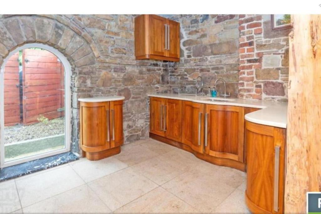 2 Bed Sandstone Residence Newport  المظهر الخارجي الصورة